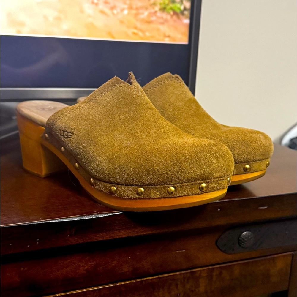 Womens size 9 Ugg miles used twice